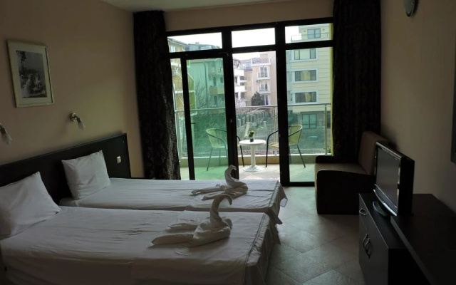Family Hotel Eleven Moons