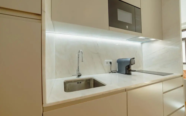 Legacy Oporto Design Apartment D by Vacationy