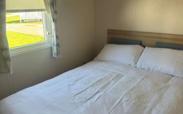 Caravan - Sleeps 6 - Parking