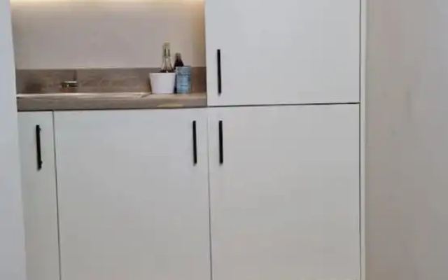 Charming 1-bed, Sleeps 2, Parking