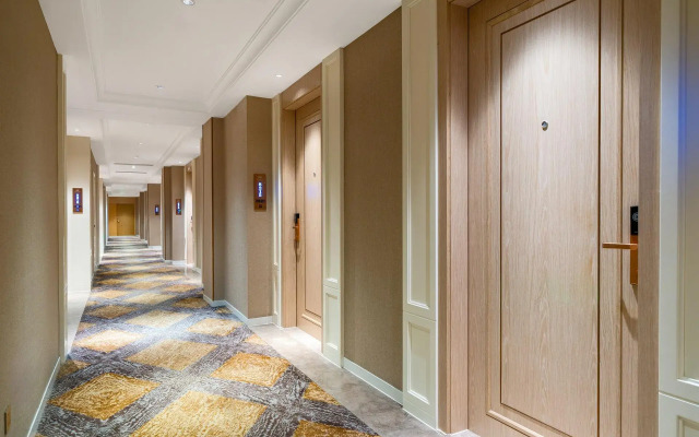Vienna Hotel (Nanshan Science and Technology Park Wanxiang Tiandi Store)
