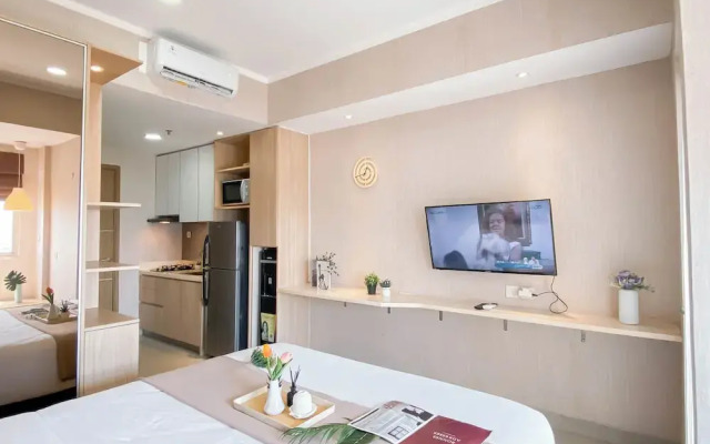 Cozy And Pleasant Living Studio At Apartment Oasis Cikarang
