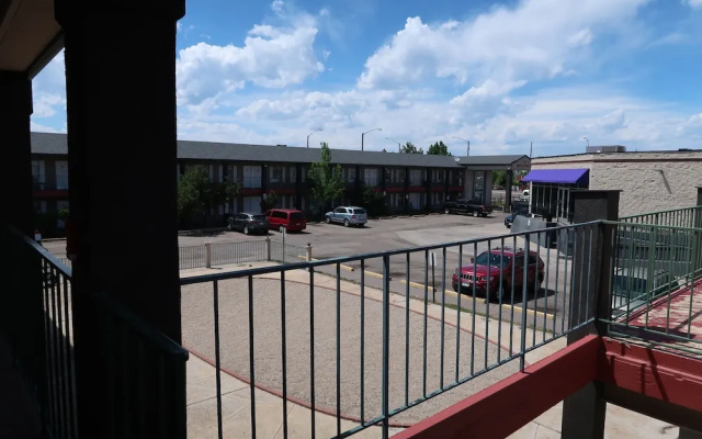 Denver West Inn