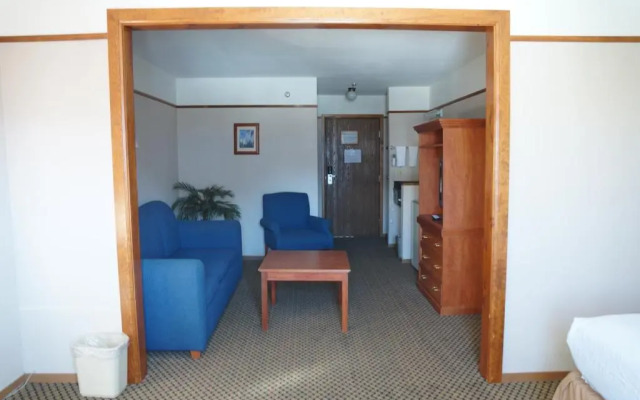 Luxury Inn And Suites