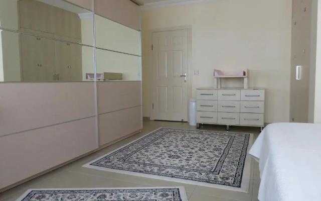 Spacious suite close to the beach