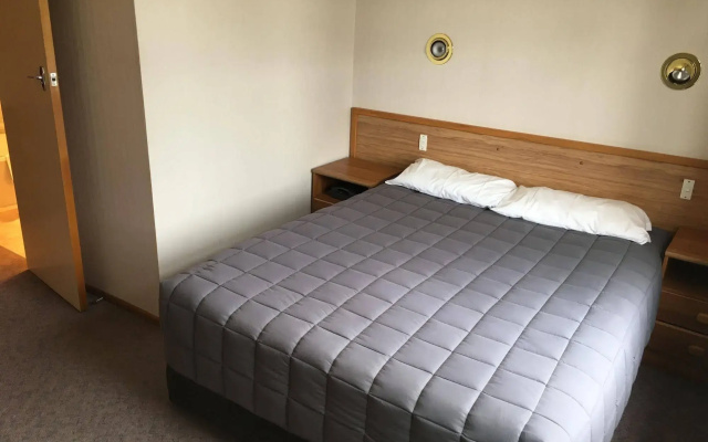 Fiordland National Park Lodge