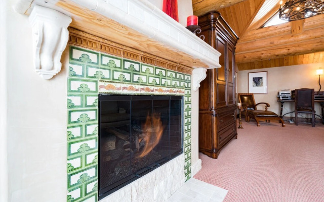 Hilltop Hideaway by Exceptional Stays