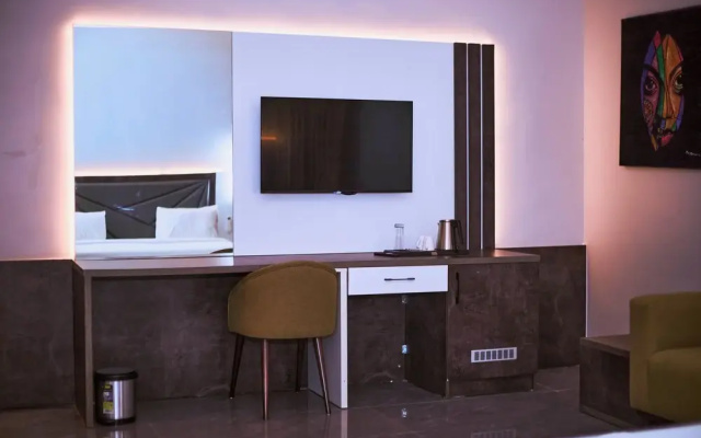 Saint Tropez Hotel and Suites