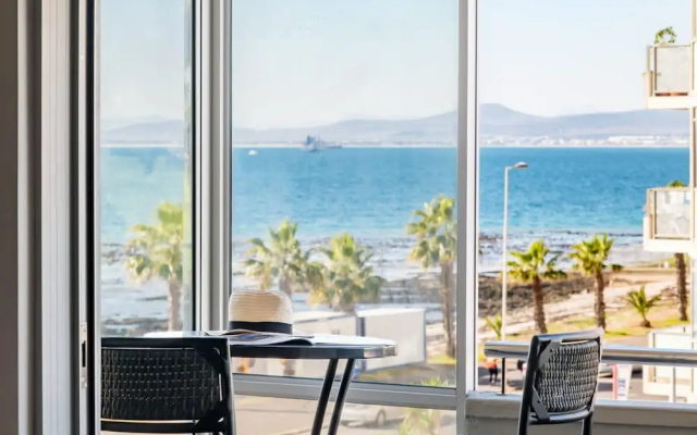 Cape Towns Charming Seaside Avaya Apartment