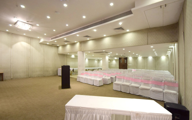 Capital O 23134 Hotel Radiant Star