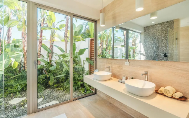 Luxury 6BR Villa w Pool Maid at Yarari, Punta Cana