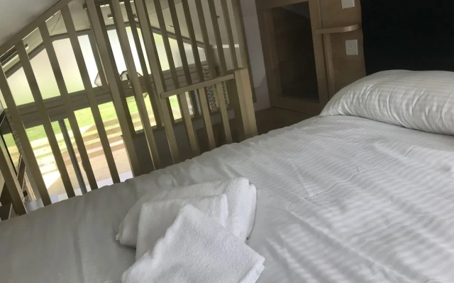 2 Bed Lodge - Sleeps 4 - Parking - Wifi