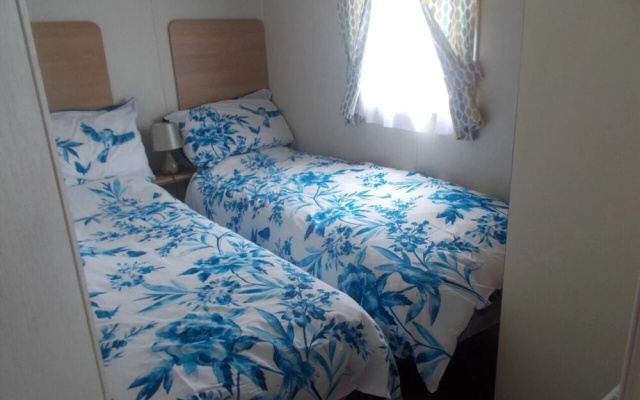 3 bed Caravan Abergel