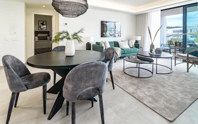 Inf4.2m- Modern City Apartment, Families Only