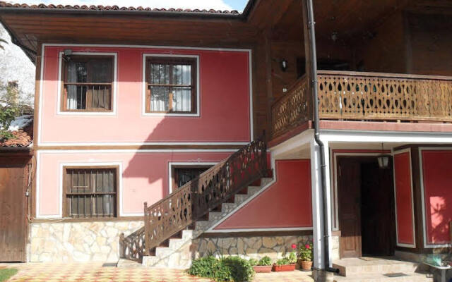 Family Hotel Bashtina Kashta вид на фасад
