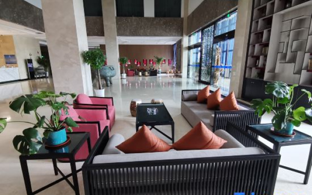 Guoyu Grand Hotel (Hetian Yulong Kashi River Yudu City Branch)