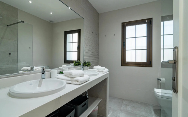 AB4 - vacation home, Marbella by Roomservices