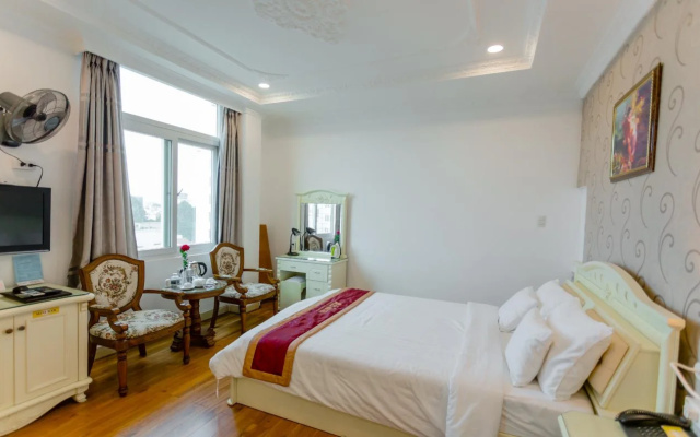 Dahlialand Saigon Hotel & Swimming Pool