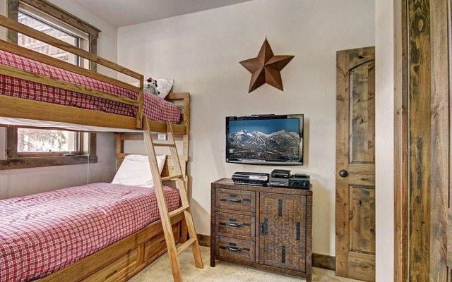 Highwood Hideaway by RedAwning