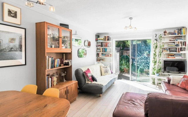 Lovely 2 Bedroom House With Garden