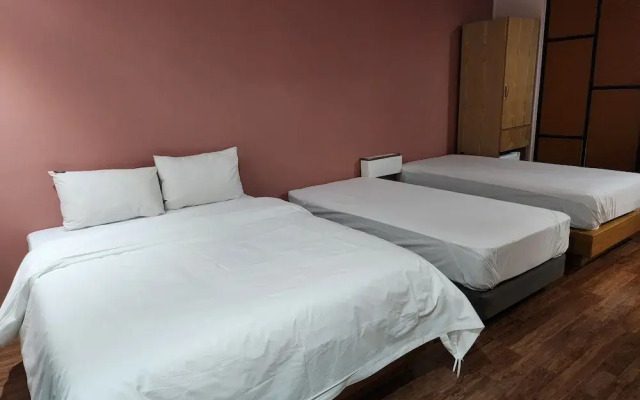 Central Plaza Hotel