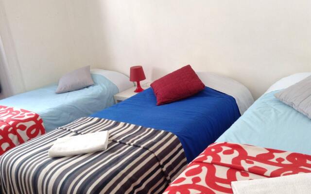 Lisbon Riverview Hostel Лиссабон вид на фасад