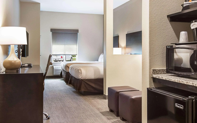 Comfort Suites Wooster near University Campus