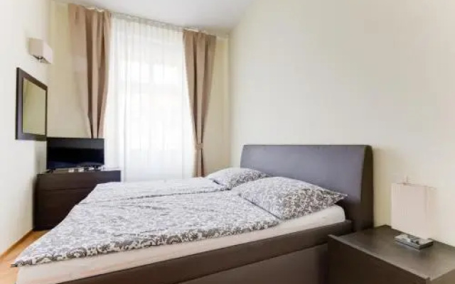 Apartment Halkova 5