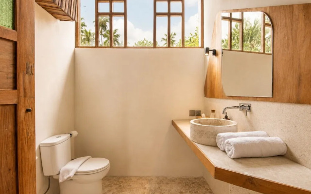 Contemporary 2BR Art Deco Villa, 800m to the Beach
