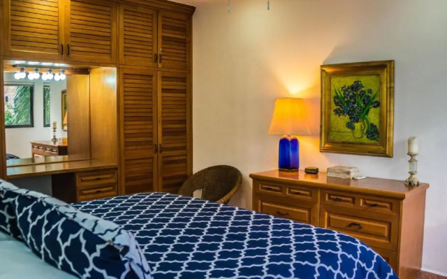 Royal Palms 6
