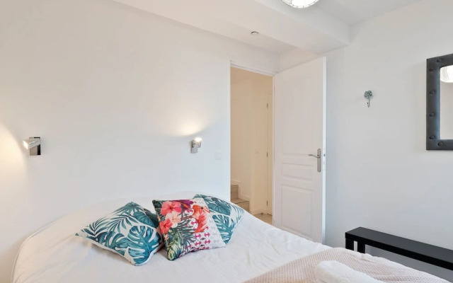 Fascinating Apartment in Bayeux With Communal Terrace/living Room and Kitchen