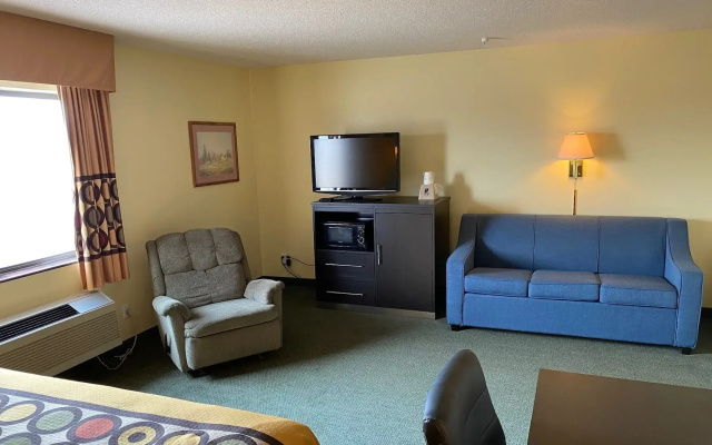 Super 8 Colby