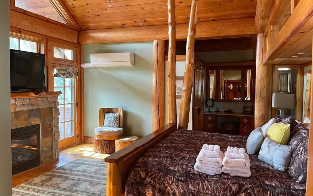 Cayuga Lodge
