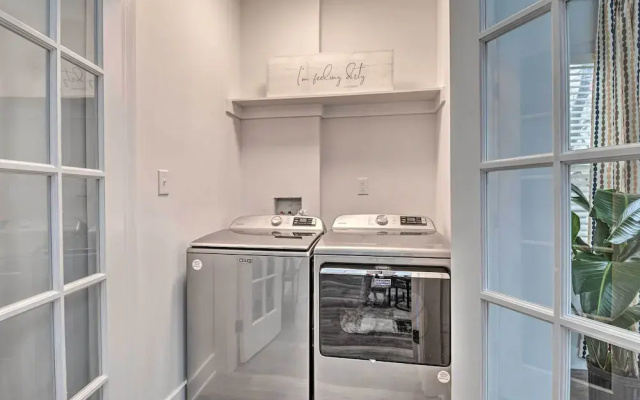 Indianapolis Vacation Home: 3 Mi to Dtwn!