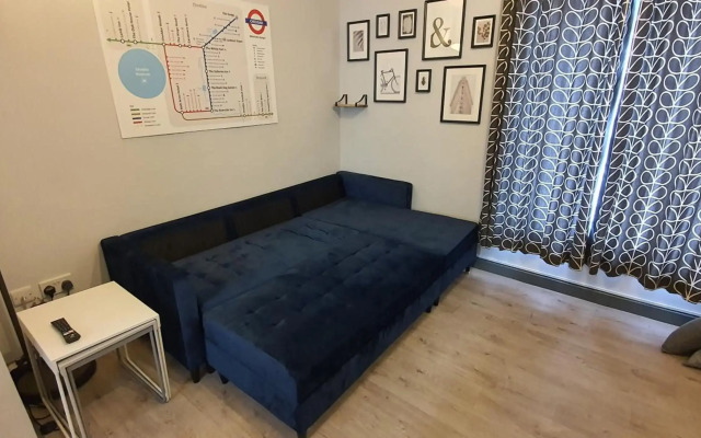 Cheddar Village Apartment