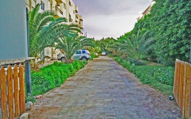 Апартаменты Villages Road Apartments вид на фасад
