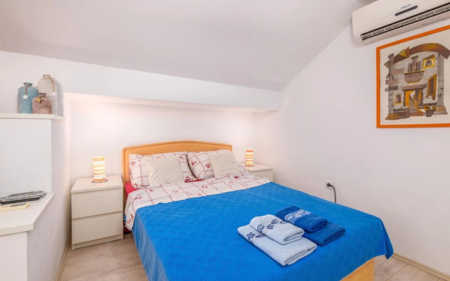 Beautiful Apartment in Vantacici With Wifi