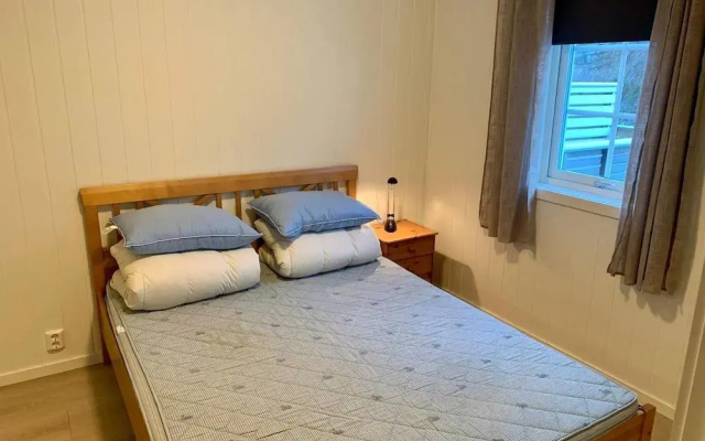 Four-Bedroom Holiday home in Urangsvåg