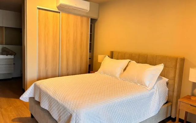 BEE Suites San José - Santa Ana