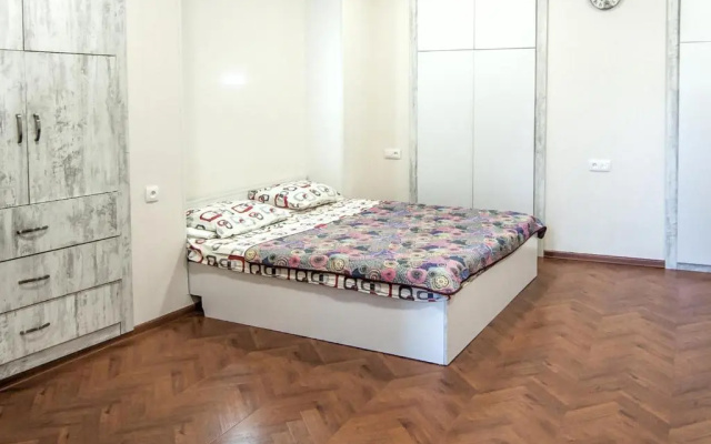 White Apartment Old Tbilisi