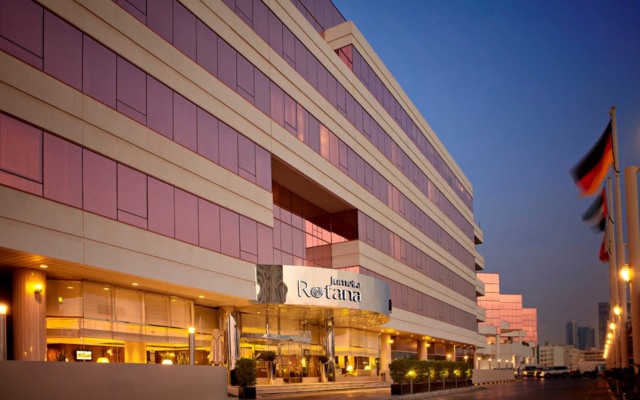 Отель Jumeira Rotana вид на фасад