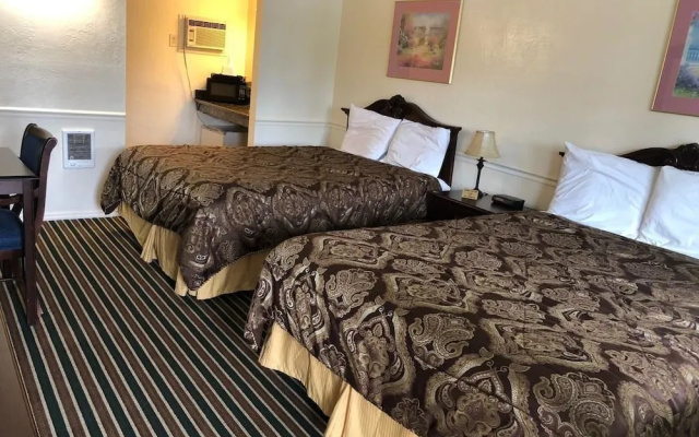 Monterey Pines Inn