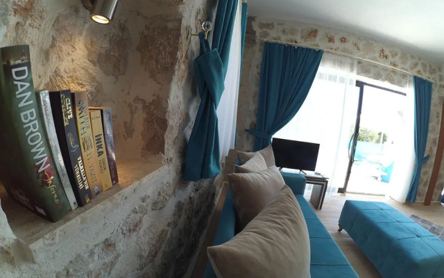 Villa Stone 2