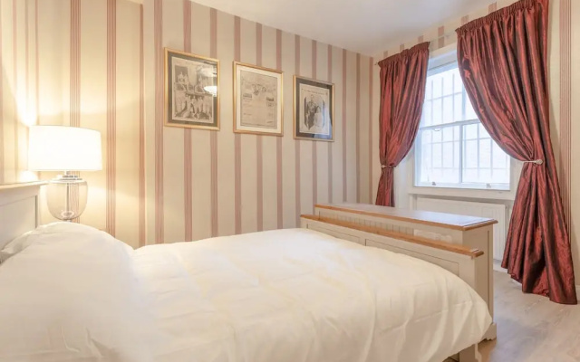 British Pad Near Earl's Court, Kens. & Hyde Park