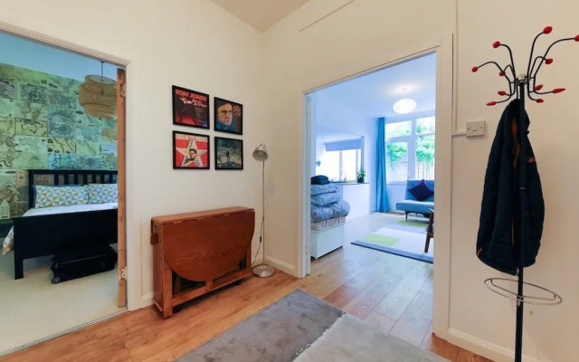 Bright and Spacious 1 Bed Flat With Garden