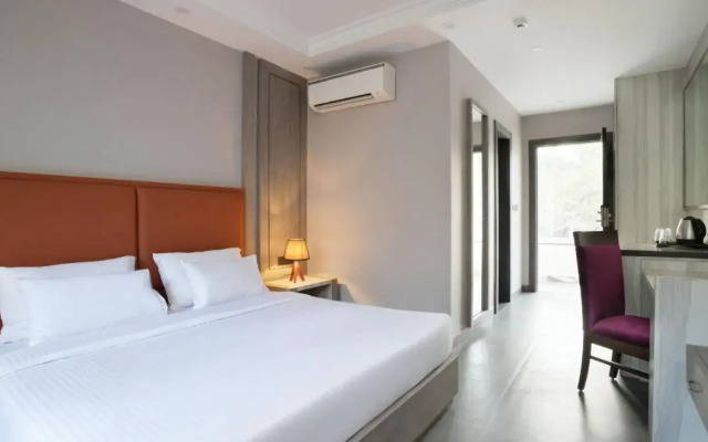 OYO 2440 Palm Grove