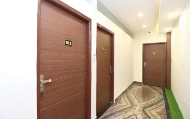 Hotel Gold By OYO Rooms
