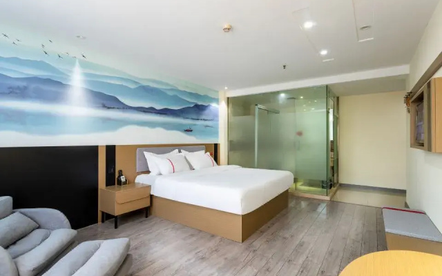 Lijia Express Hotel (Wuhan Jinghe Square Branch)