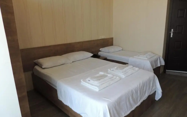 Hotel Batomi