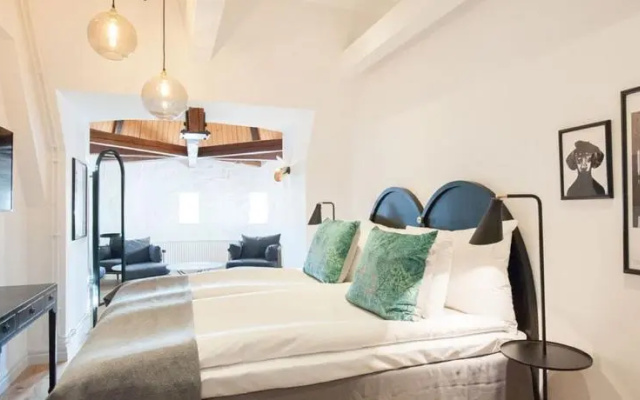 Grand Bay Hotel